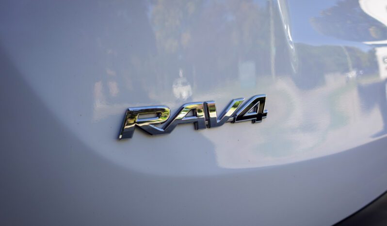 
								2015 Toyota RAV4 LE FWD full									