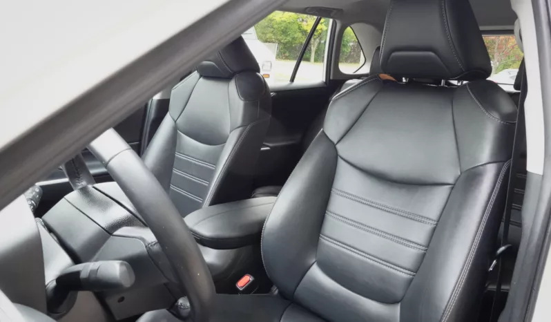 
								2019 Toyota RAV4 XLE AWD full									