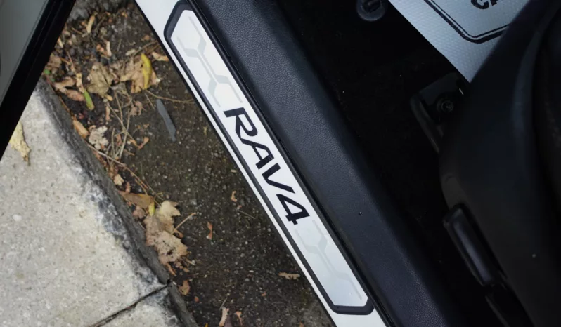 
								2019 Toyota RAV4 XLE AWD full									