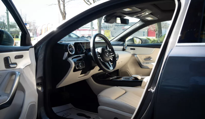 
								2019 Mercedes-Benz A250 4MATIC Hatchback full									