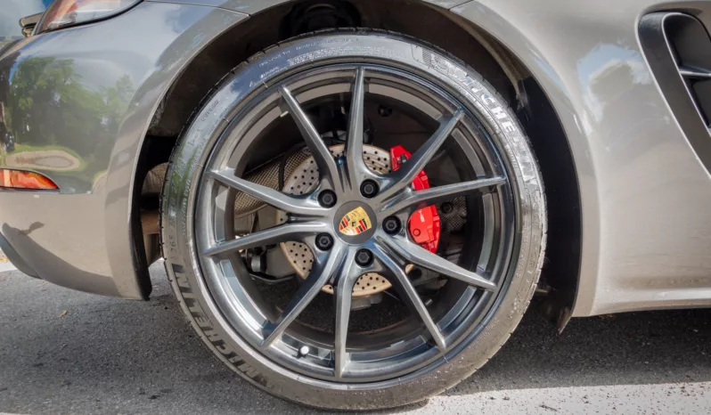 
								2017 Porsche 718 Cayman S 6-speed Manual full									